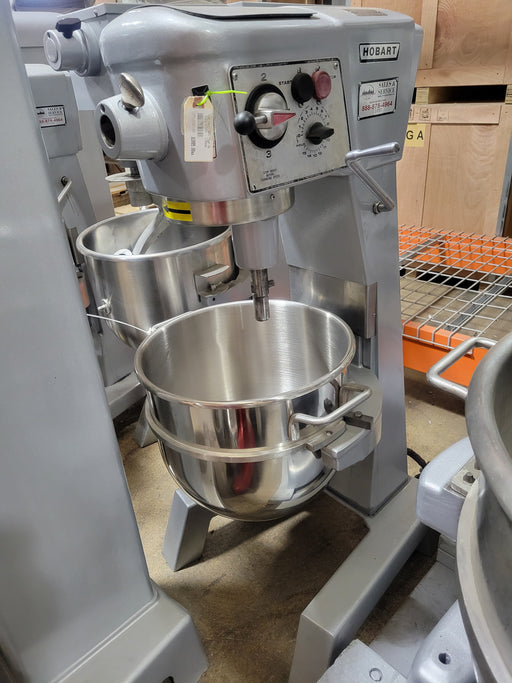 Refurbished Hobart D300 30 QT Commercial Dough Mixer 1/2 HP, 200 V, 3 Phase-cityfoodequipment.com